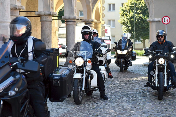 Co roku na trasę wyrusza ok. 120 osób. Wśród nich jest też kilkunastu księży z Kapłańskiego Klubu Motocyklowego God's Guards.