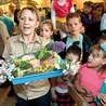 Co roku na urodziny Marty przychodzi sporo turystów, a wiekowy aligator dostaje tort ze swoich przysmaków