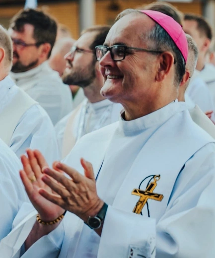 Popękane życie nie jest przeszkodą dla Boga. Homilia abp. Przybylskiego na Festiwalu Życia w Kokotku