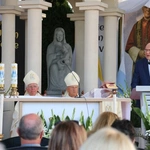 Modlitwa przy kaplicy w Opocznie 