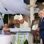 Modlitwa przy kaplicy w Opocznie 