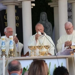 Modlitwa przy kaplicy w Opocznie 