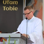 Modlitwa przy kaplicy w Opocznie 