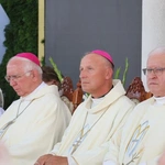 Modlitwa przy kaplicy w Opocznie 