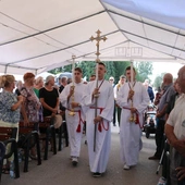 Modlitwa przy kaplicy w Opocznie 