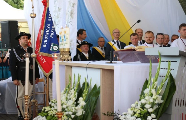 Modlitwa przy kaplicy w Opocznie 