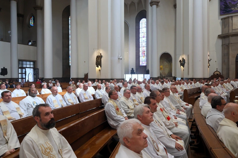 Katowice. Jubileuszowa pielgrzymka kapłanów i diakonów