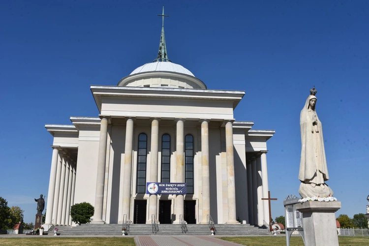 Dąbrowska świątynia jubileuszowa