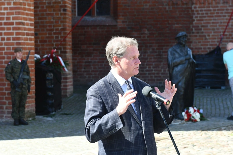 Polowa Msza św. przy katedrze na 45 lat Solidarności