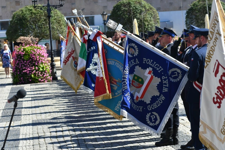 Polowa Msza św. przy katedrze na 45 lat Solidarności
