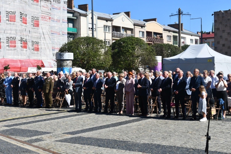 Polowa Msza św. przy katedrze na 45 lat Solidarności