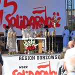 Polowa Msza św. przy katedrze na 45 lat Solidarności