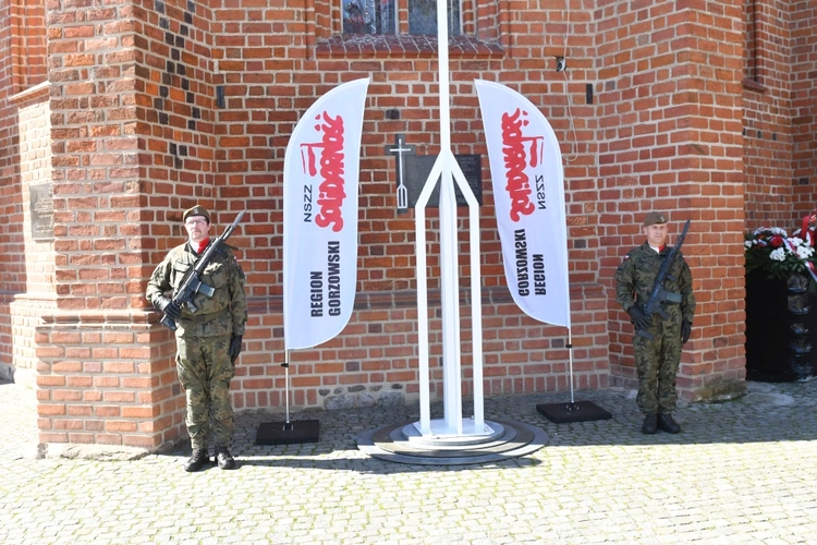 Polowa Msza św. przy katedrze na 45 lat Solidarności