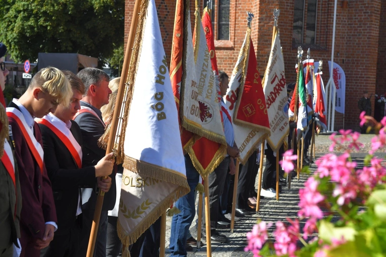 Polowa Msza św. przy katedrze na 45 lat Solidarności