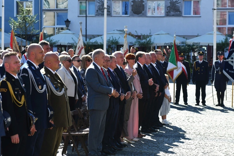 Polowa Msza św. przy katedrze na 45 lat Solidarności