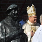 Polowa Msza św. przy katedrze na 45 lat Solidarności