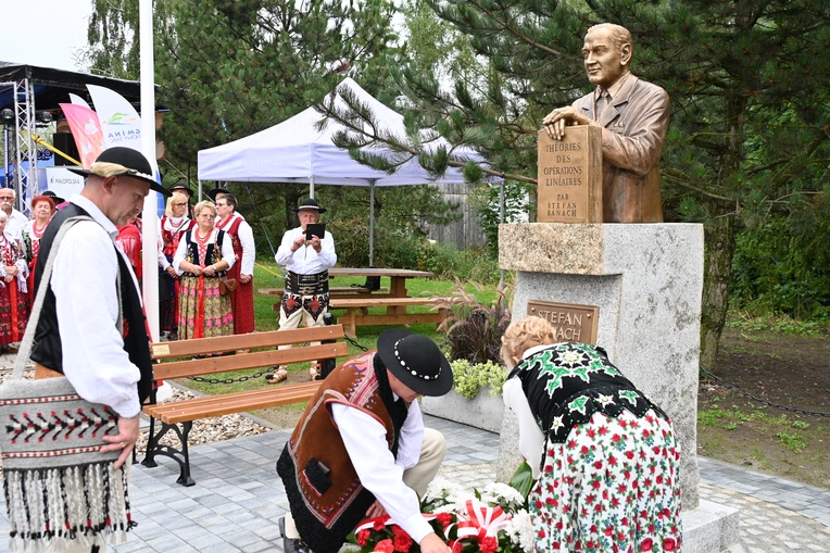 Odsłonięcie pomnika Stefana Banacha 