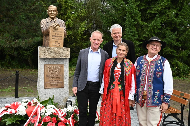 Odsłonięcie pomnika Stefana Banacha 
