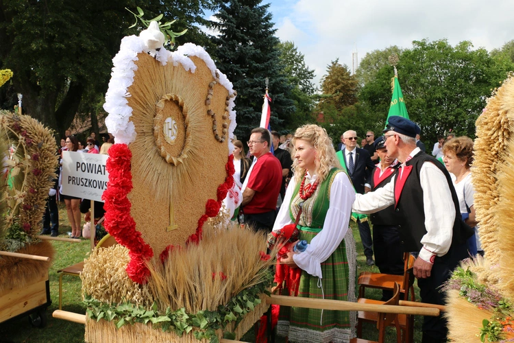 Płońsk. Wojewódzko-diecezjalne święto plonów  cz.I