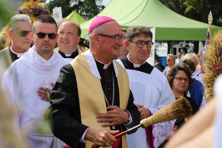 Płońsk. Wojewódzko-diecezjalne święto plonów  cz.I
