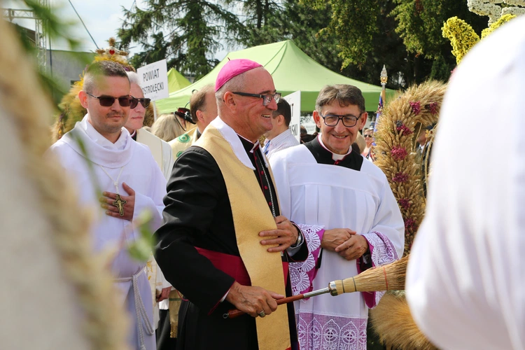 Płońsk. Wojewódzko-diecezjalne święto plonów  cz.I
