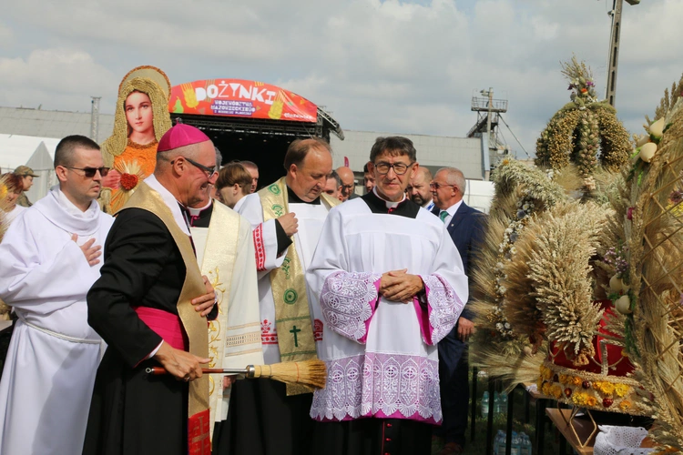 Płońsk. Wojewódzko-diecezjalne święto plonów  cz.I
