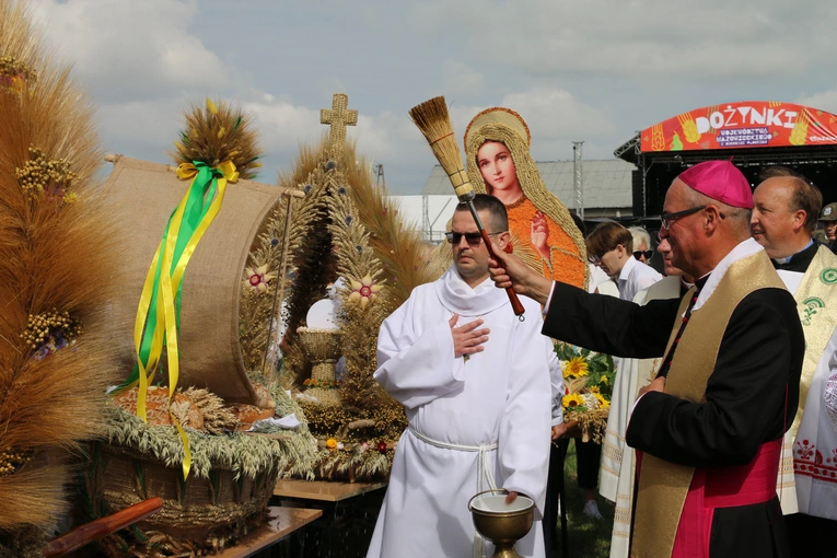 Płońsk. Wojewódzko-diecezjalne święto plonów  cz.I
