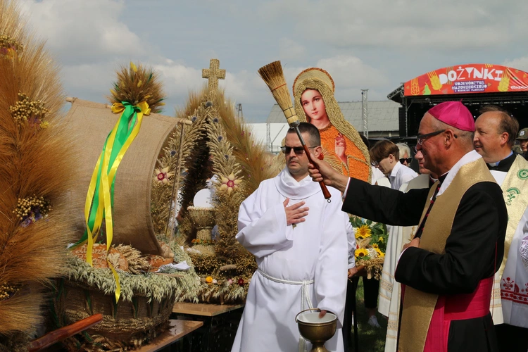Płońsk. Wojewódzko-diecezjalne święto plonów  cz.I