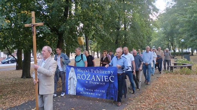 Męski Różaniec w Drzewicy w intencji dzieci