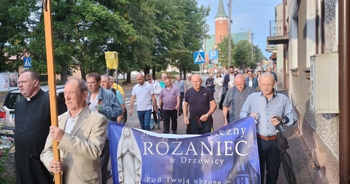 Męski Różaniec w Drzewicy w intencji dzieci