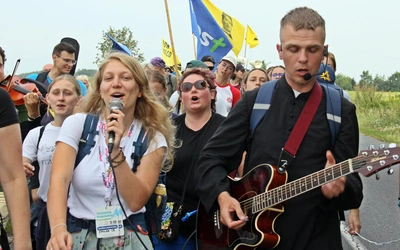 Tego jeszcze nie grali. Ano grali! Na pielgrzymce. Przed nami I Przegląd Piosenki Pielgrzymkowej