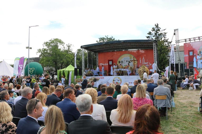 Płońsk. Wojewódzko-diecezjalne święto plonów cz. II