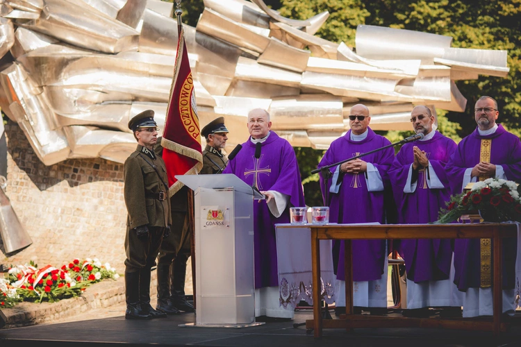 Msza św. przy pomiku Obrońców Poczty Polskiej 2025