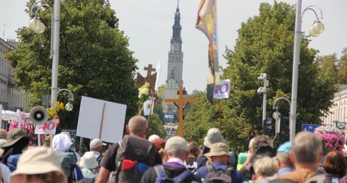 „Przygoda wiary” - więcej pielgrzymów na Jasnej Górze w sezonie letnim niż rok temu