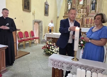 Spotkanie rozpoczęła para diecezjalna - Iwona i Marek Kurowscy wraz z modeeratorem ks. Mirosławem Rakoczym.