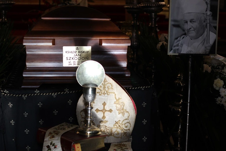 Msza św. żałobna w intencji bp. Jana Szkodonia