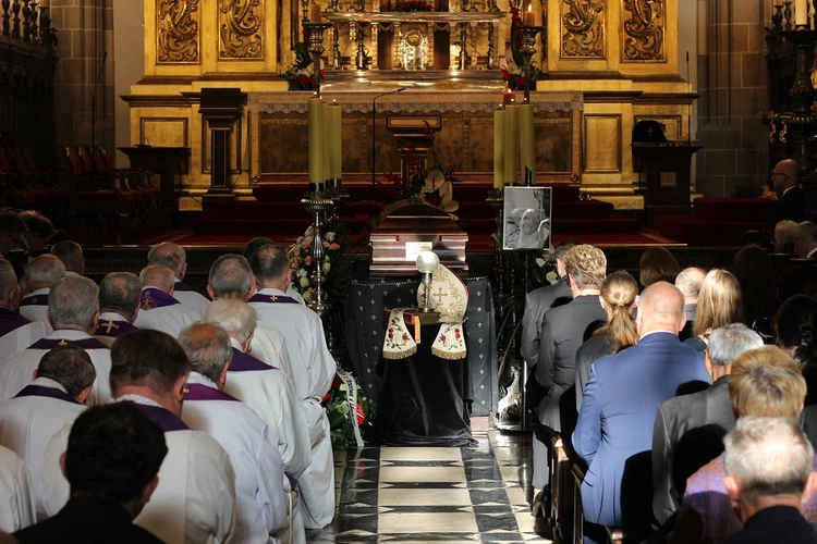 Msza św. żałobna w intencji bp. Jana Szkodonia