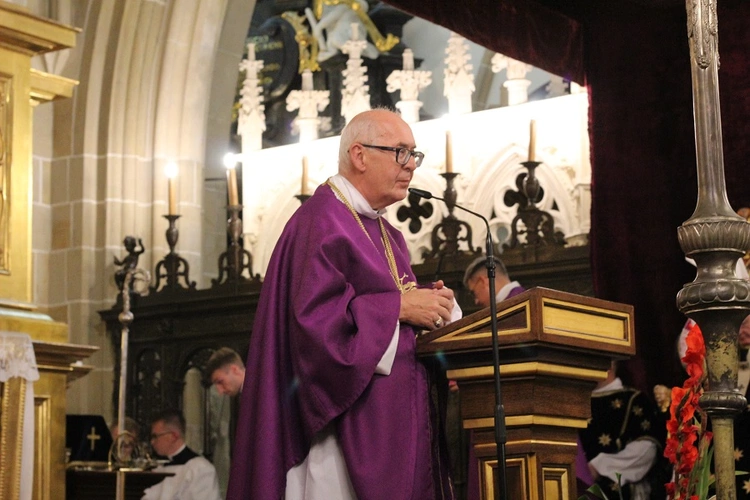 Msza św. żałobna w intencji bp. Jana Szkodonia