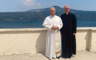 Proboszcz z Castel Gandolfo: Leon XIV patrzy w sposób, który wręcz ogrzewa serce