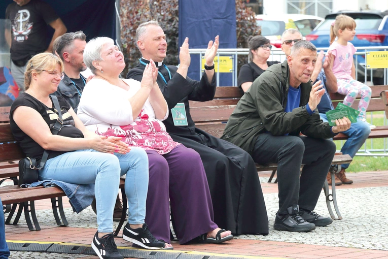 Wspólny śpiew i modlitwa  to duża radość. 