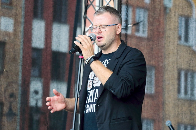 Jednym z artystów, który wystąpił na festiwalowej scenie, był Michał Steciak. 