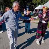 Także skoczna belgijka porwała parafian do tańca.