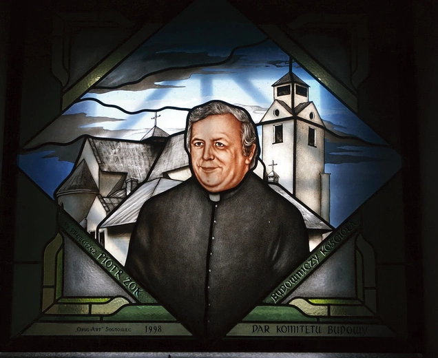 Witraż przedstawiający śp. o. Piotra  Żoka CMF. 
