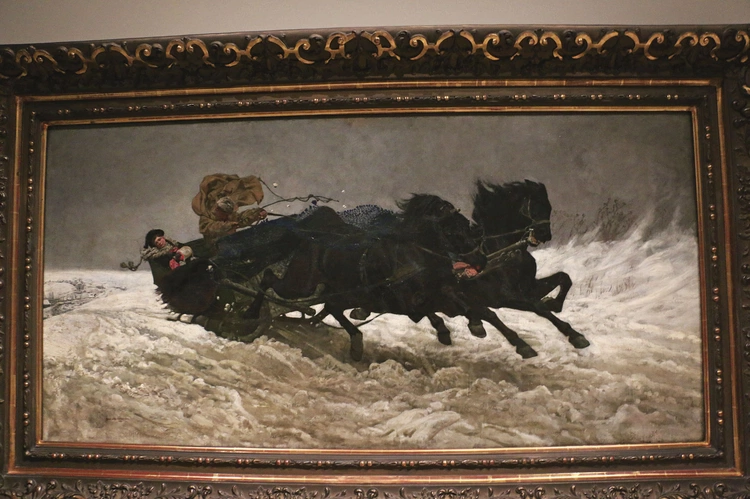 Pochodzący z kolekcji prywatnej „Powrót  z balu” (1873 r.) jest ozdobą krakowskiej wystawy twórczości Józefa Chełmońskiego. Należał niegdyś do sławnej aktorki Heleny Modrzejewskiej. 