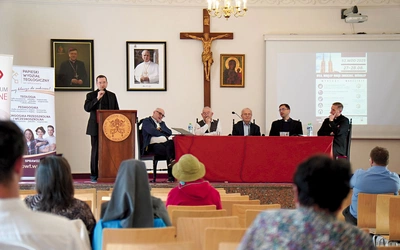 WDD to owoc współpracy Papieskiego Wydziału Teologicznego we Wrocławiu i Fundacji „Obserwatorium Społeczne”. Po dniu wypełnionym wykładami nazajutrz odbyły się Msza św. i warsztaty dla katechetów. 