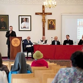 WDD to owoc współpracy Papieskiego Wydziału Teologicznego we Wrocławiu i Fundacji „Obserwatorium Społeczne”. Po dniu wypełnionym wykładami nazajutrz odbyły się Msza św. i warsztaty dla katechetów. 