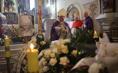 Bp Jan Szkodoń spoczął w Chyżnem