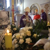 Bp Jan Szkodoń spoczął w Chyżnem