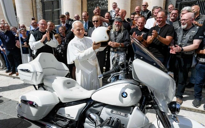 „Papieski motocykl” na Placu św. Piotra