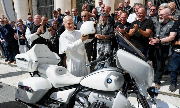 „Papieski motocykl” na Placu św. Piotra